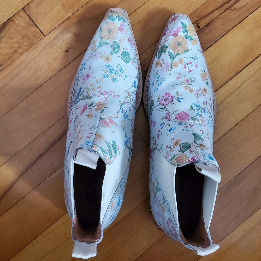 Free People Beau Floral Western Chelsea Boot - Picture 14 of 15